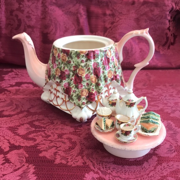 💥HOST PICK💥RARE 24kt Gold Trim Royal Albert Old Country Roses Decorative Teapot - Picture 10 of 10